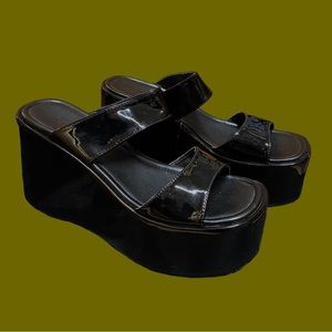 NWOT UNIF GIA SLIP ONS